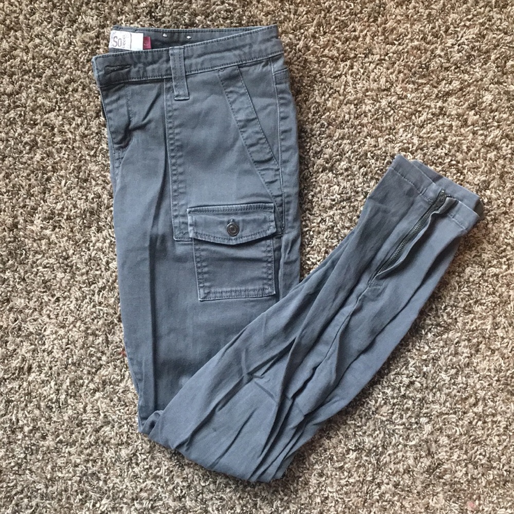 Grey skinny cargo pant